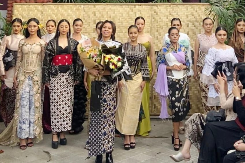 Para model dengan tampilan masa lalu hingga masa depan dalam 'Sejiwa Merajut Era' (ist)