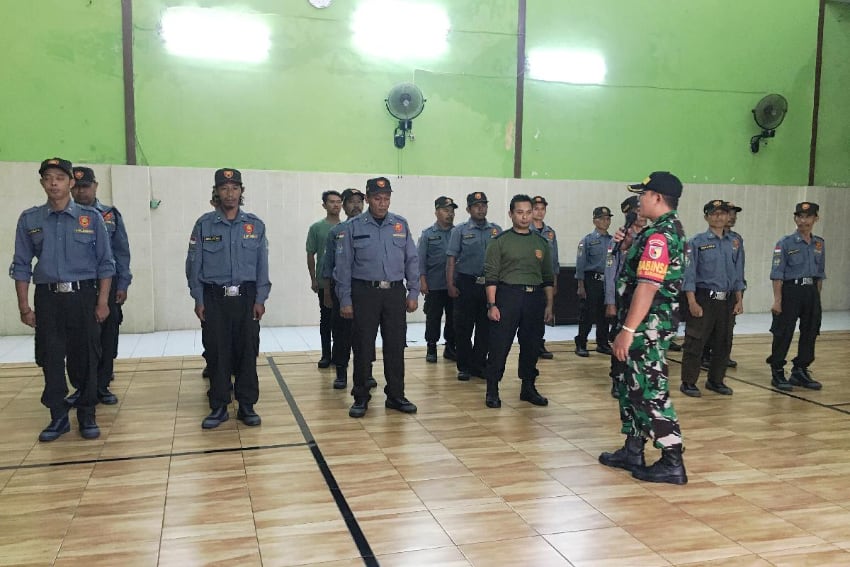 Babinsa Sukun Berikan Pembekalan Linmas Kebonsari Sebagai Mitra Strategis