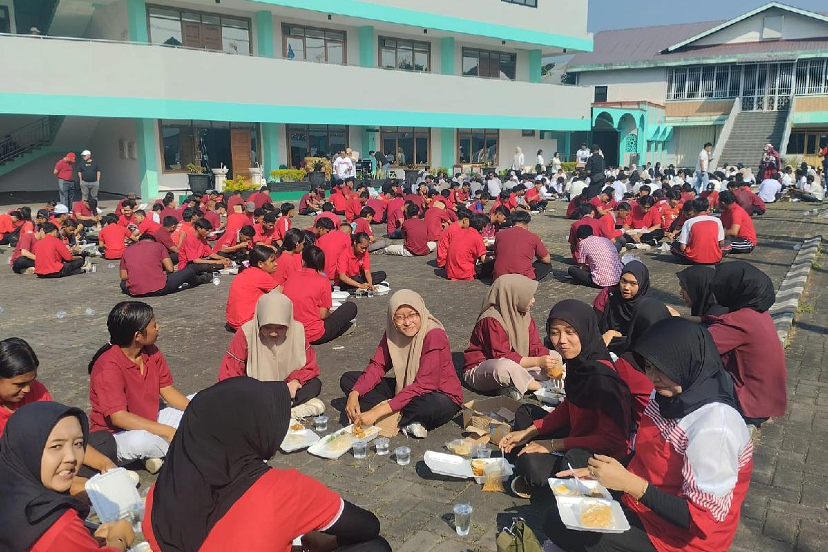 Maba Universitas Insan Budi Utomo Sarapan Bareng Menu 'Sudah tapi Belum'