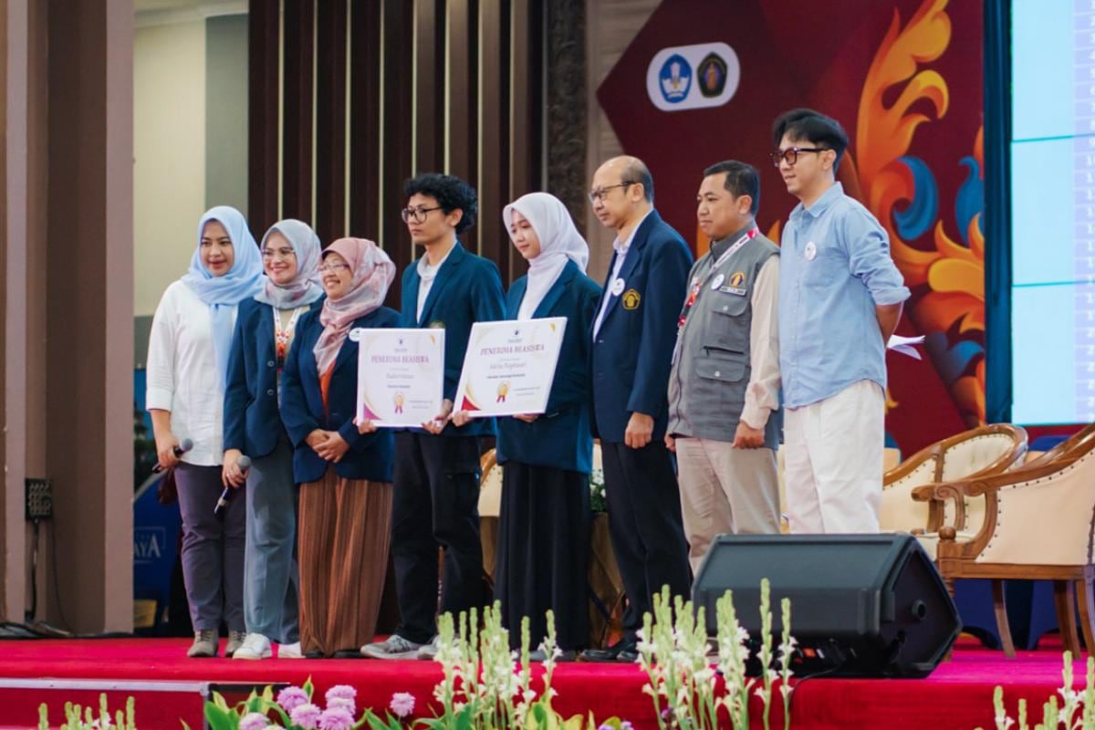UB Salurkan Beasiswa Dana Abadi bagi 50 Mahasiswa Seleksi TA 2024/2025