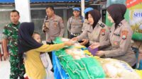 Lima Ton Beras SPHP Ludes Diborong Warga Dalam Bazar Murah Polres Malang