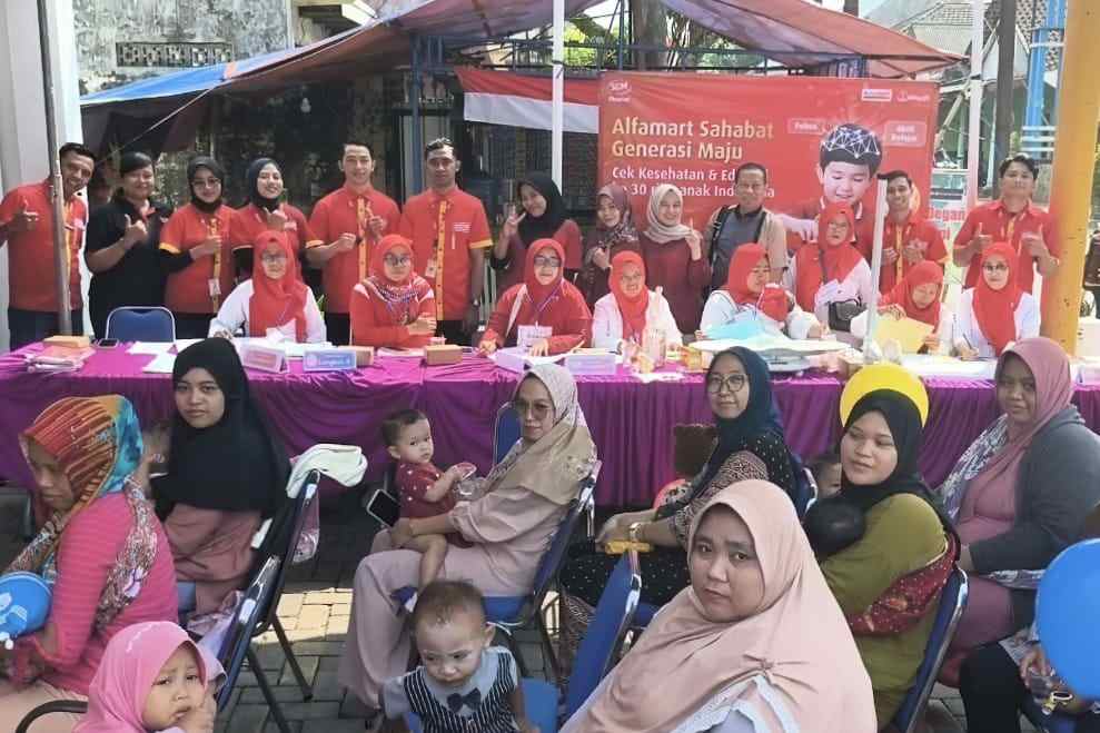 Peduli Stunting, Alfamart Malang Gelar Posyandu di Toko Alfamart Bumiayu Malang