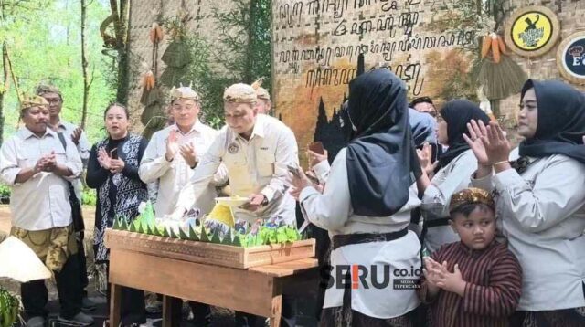 Serunya HUT ke-"Sekawan" PCP Batu Berkonsep Kampung Kuliner Jadul