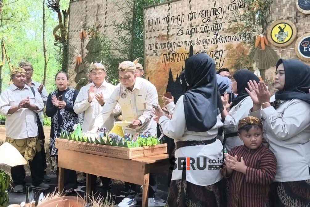 Serunya HUT ke-"Sekawan" PCP Batu Berkonsep Kampung Kuliner Jadul