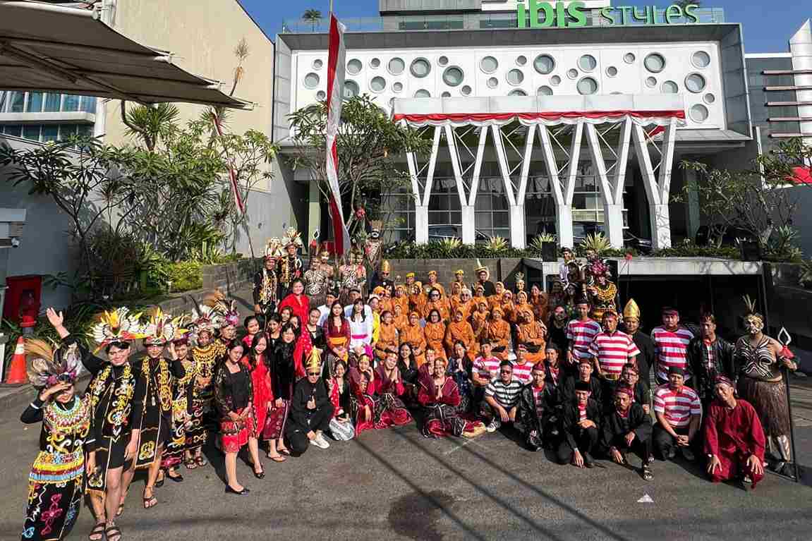 Peringati HUT ke-80 RI, Hotel ibis Styles Malang Hadirkan Istri Veteran Sebagai Tamu Kehormatan
