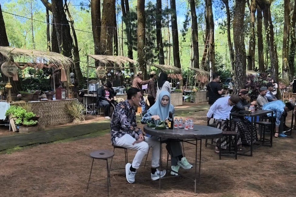 Serunya HUT ke-"Sekawan" PCP Batu Berkonsep Kampung Kuliner Jadul