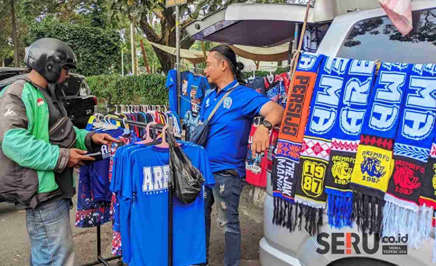 Pemkot Malang Imbau Penggunaan Atribut Arema, Pedagang Merchandise Panen Rezeki