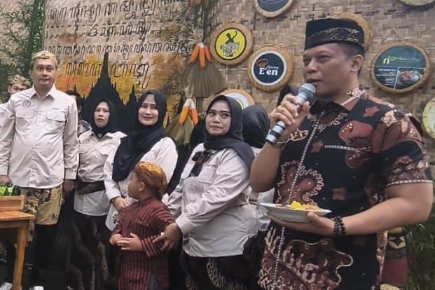 Serunya HUT ke-"Sekawan" PCP Batu Berkonsep Kampung Kuliner Jadul
