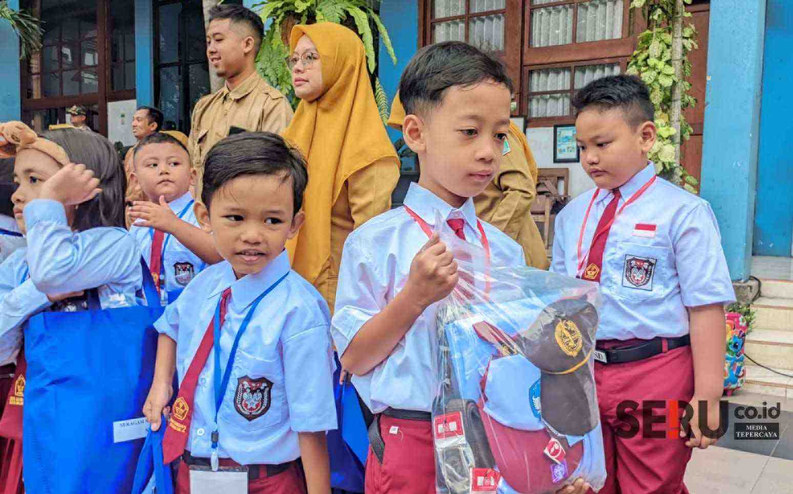 Disdikbud Kota Malang Kebut Pembagian Seragam Gratis, Sebagian Masih Menunggu Atribut