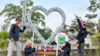 Kreatif! Ecobrik Karya Mahasiswa PMM UMM Percantik Taman Balai Desa Wringinanom