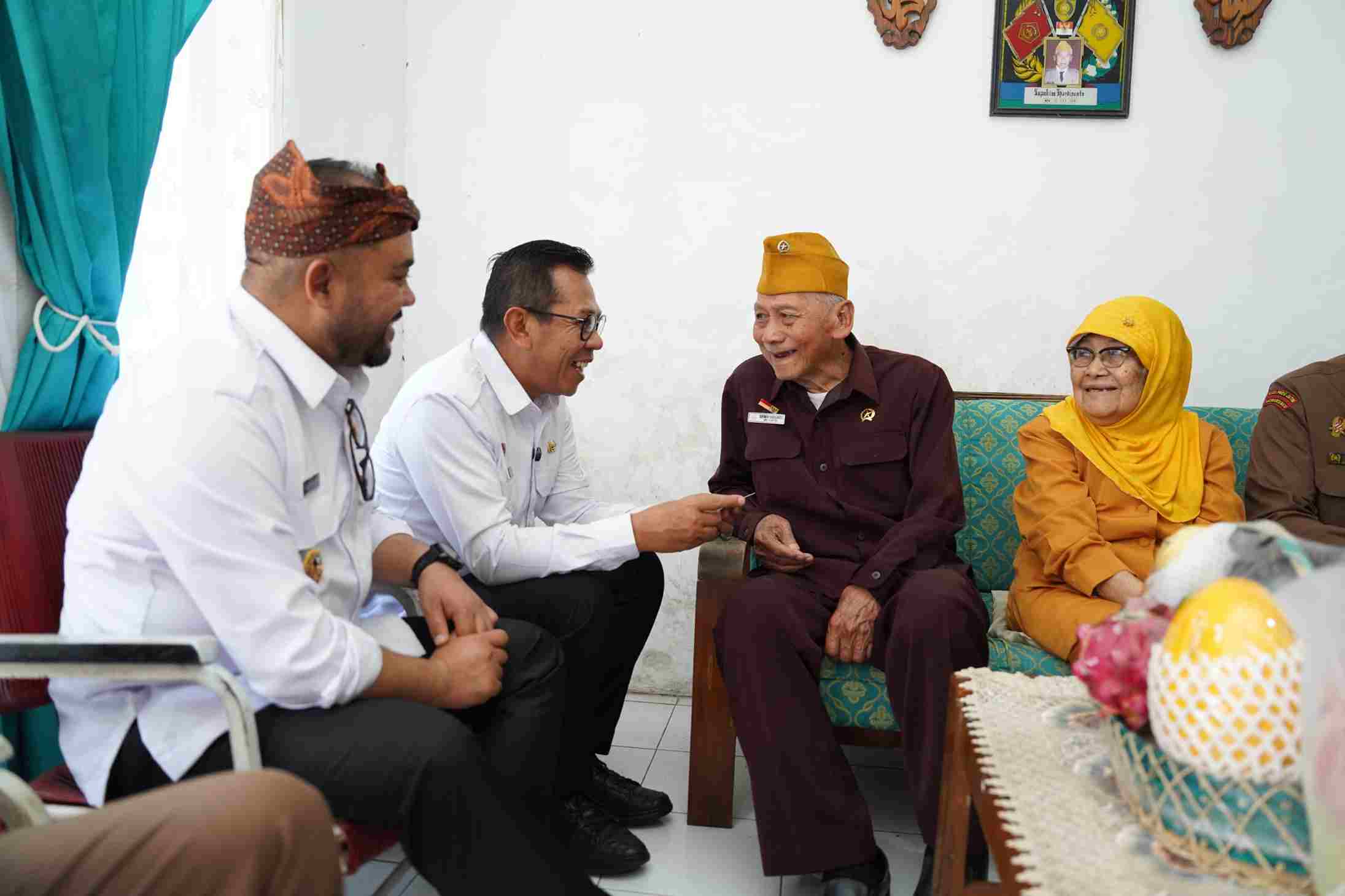 Wali Kota & Wawali Batu Sambangi Veteran, Bentuk Penghargaan Bagi Pahlawan Pejuang Kemerdekaan