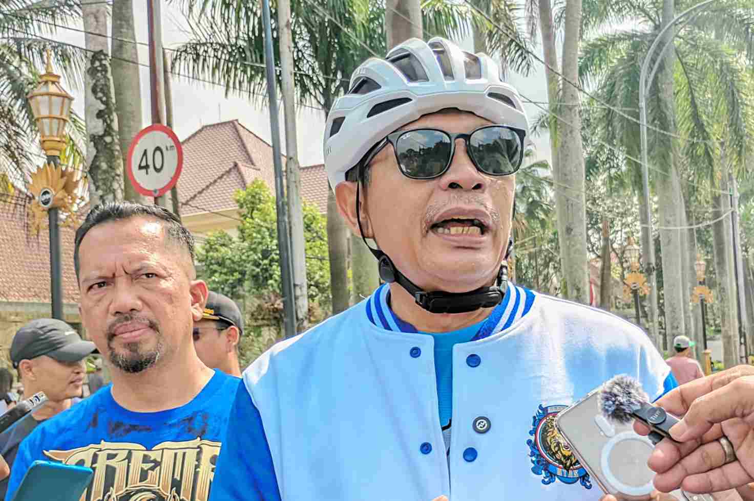 Pemkot Malang Imbau Penggunaan Atribut Arema, Pedagang Merchandise Panen Rezeki