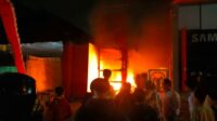 Gudang Meteor Cell Singosari Terbakar, Owner Alami Kerugian hingga Puluhan Juta
