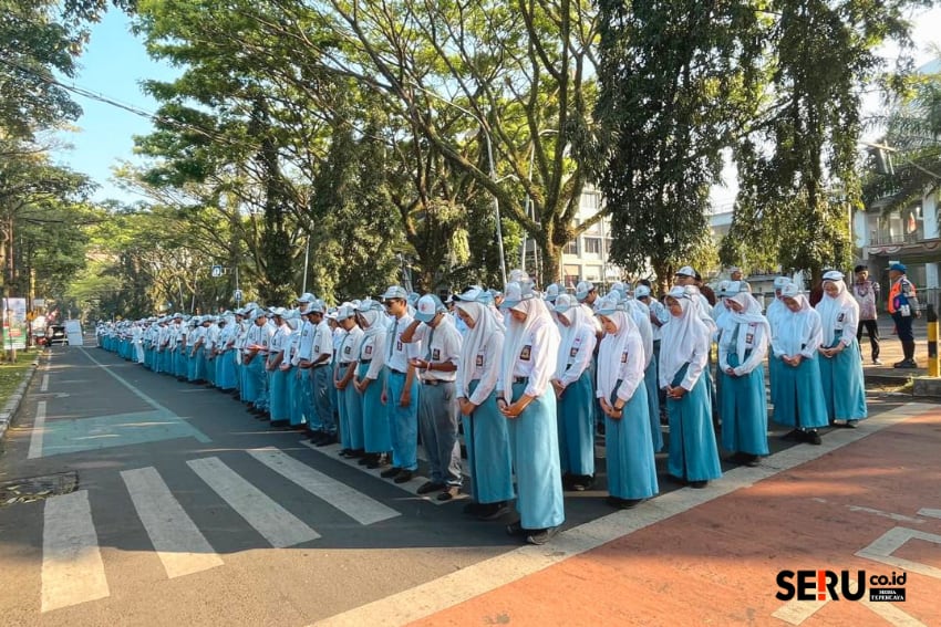 SMAN 8 Malang Upacara Kemerdekaan di Jalan Veteran, Berharap Pemerintah Selesaikan Persoalan Lahan