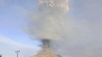 Bandara Frans Seda Ditutup Usai Gunung Lewotobi Laki-laki Erupsi Dua Kali