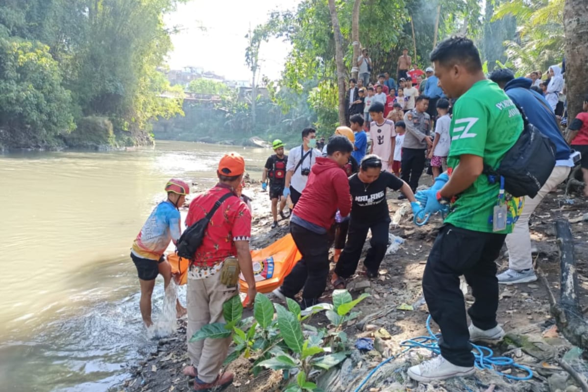 Mayat Laki-laki Tanpa Identitas Ditemukan di Aliran Sungai Bango Kedungkandang