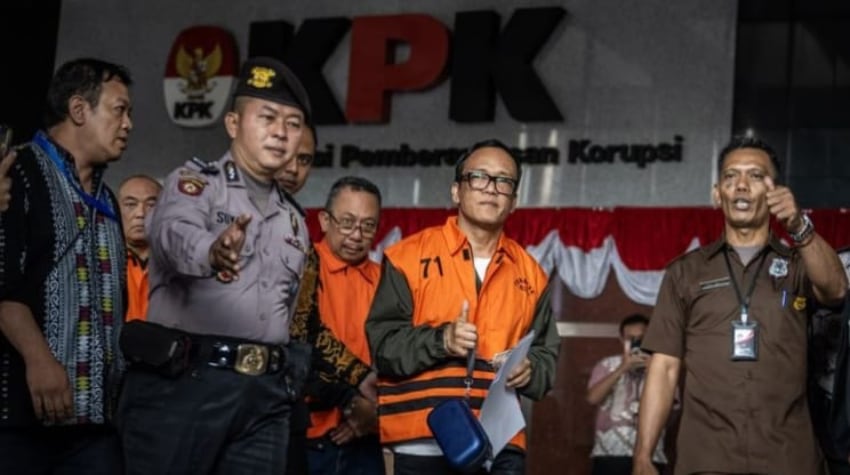 KPK Temukan Empat Ponsel di Plafon Rumah Noel dan Sita Alphard Mewah