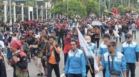 Gedung DPR Sepi Sementara Suara Ribuan Buruh Menggema di Luar