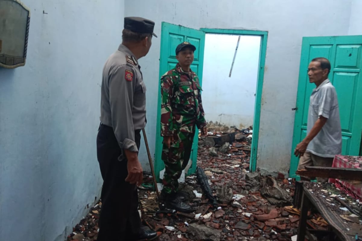 Alat Penyemprot Pertanian Elektrik Diduga Korsleting, Rumah Warga Wajak Terbakar