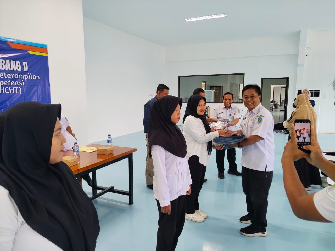 Tekan Angka Pengangguran, Disnaker Nganjuk Gelar Pelatihan Menjahit di PT KBI