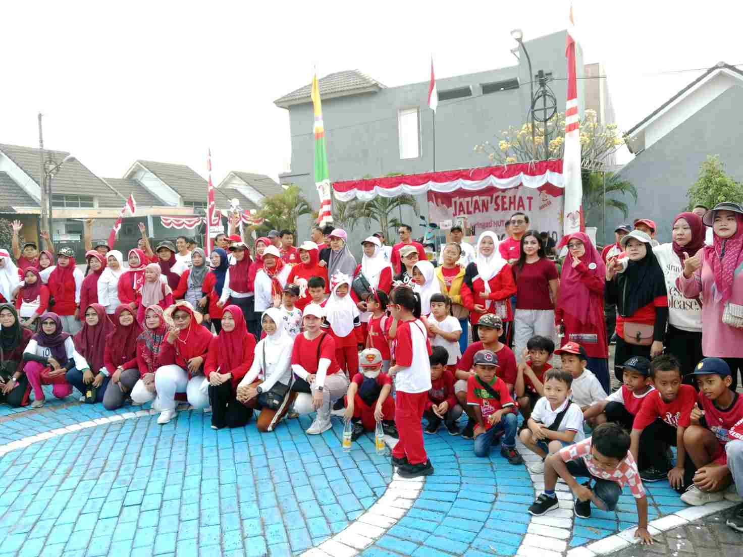 Jalan Sehat Kemerdekaan, Bikin Sehat, Bikin Guyub Warga Grand Masangan Sukodono Meriah