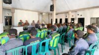 Babinsa Kedungkandang Beri Pembinaan Anggota Linmas Tlogowaru Tingkatkan Kamtibmas