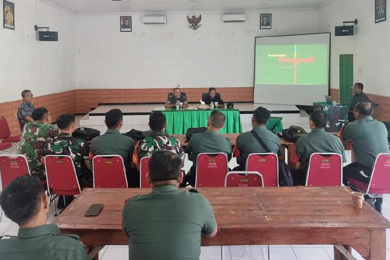 Babinsa Kota Malang bimtek fotografi, multimedia hingga konten media sosial. (ist) Babinsa Kodim 0833/Kota Malang Bimtek Fotografi, Multimedia hingga Konten Media Sosial