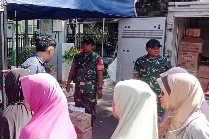 Babinsa Lowokwaru Dampingi Gerakan Pangan Murah di Tulusrejo, Dukung Ketahanan Pangan