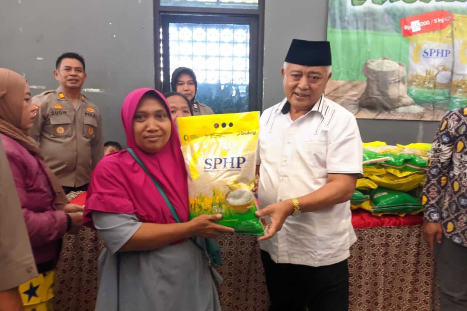 1.493 Ton Beras Subsidi Digelontorkan Selama Tiga Hari Pelaksanaan GPM di Kabupaten Malang