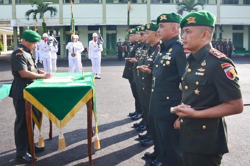 Danrem 083/Bdj Pimpin Sertijab Tongkat Komando Tiga Dandim dan Danyonif