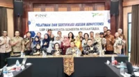Direktur LSP PARESTA bersama peserta pelatihan Asesor. (ist LSP PARESTA Gelar Work Place Assessment Asesor Kompetensi di Kota Batu