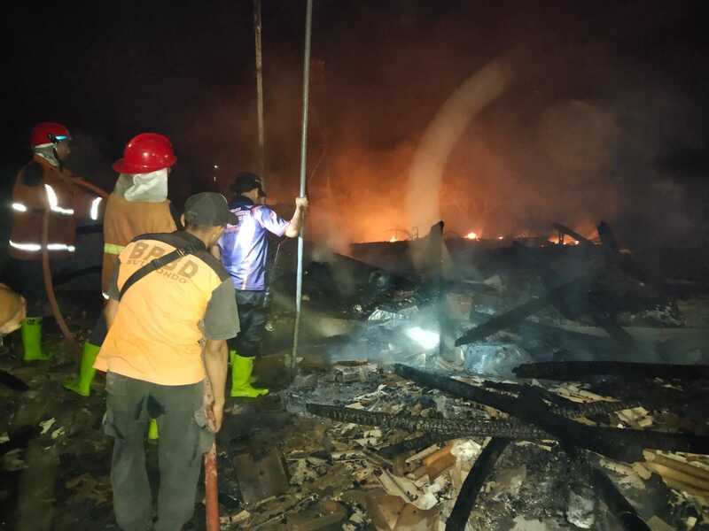 Dua Rumah Hangus Terbakar, Bupati Situbondo Siap Bangun Kembali Rumah Korban