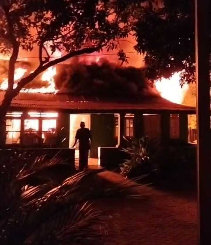 Dua Rumah Hangus Terbakar, Bupati Situbondo Siap Bangun Kembali Rumah Korban