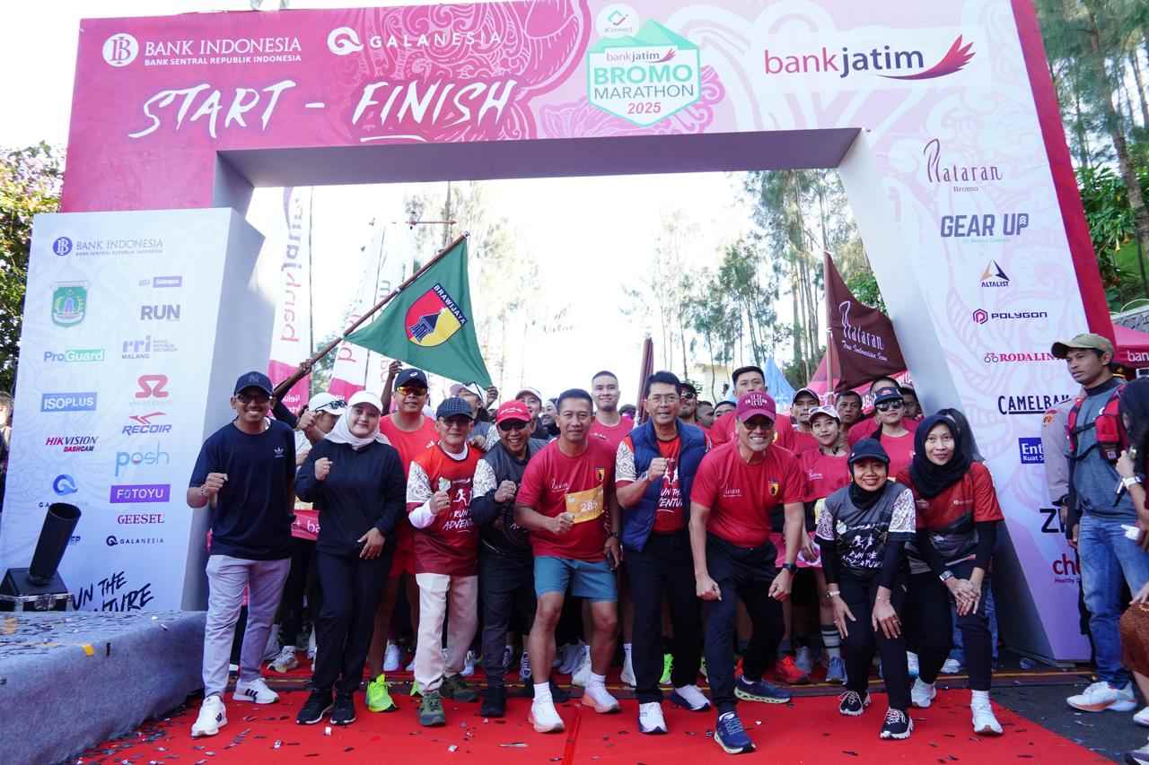 Bromo Marathon 2025 Sukses Digelar, Bank Jatim Launching QRIS Crossborder dan Branding Jeep Bromo