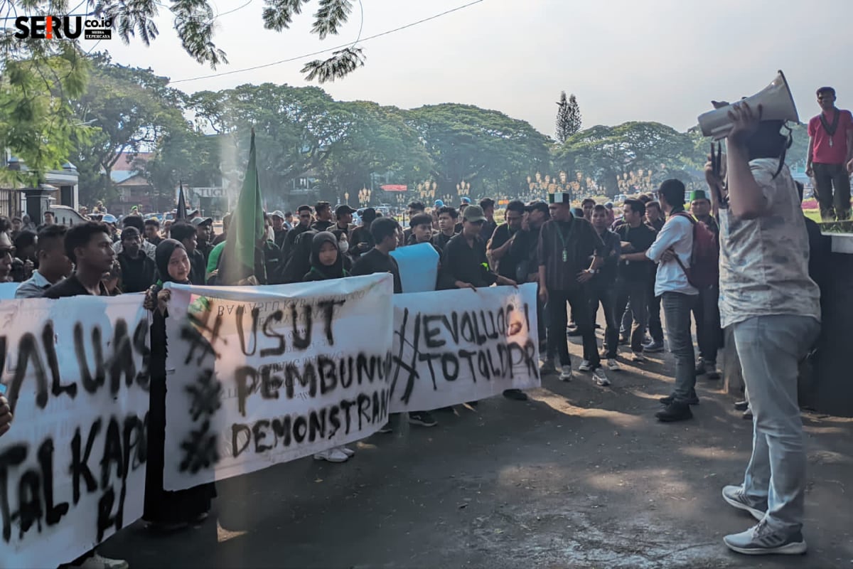 HMI Malang Desak Reformasi DPR hingga Usut Pelanggaran HAM, Aksi Berlangsung Damai