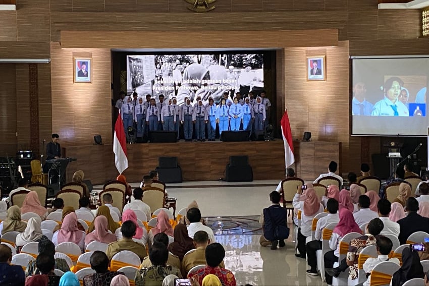 Keluarga besar SRMA 22 Kota Malang menyambut kehadiran Mensos, Gus Ipul. (ist)