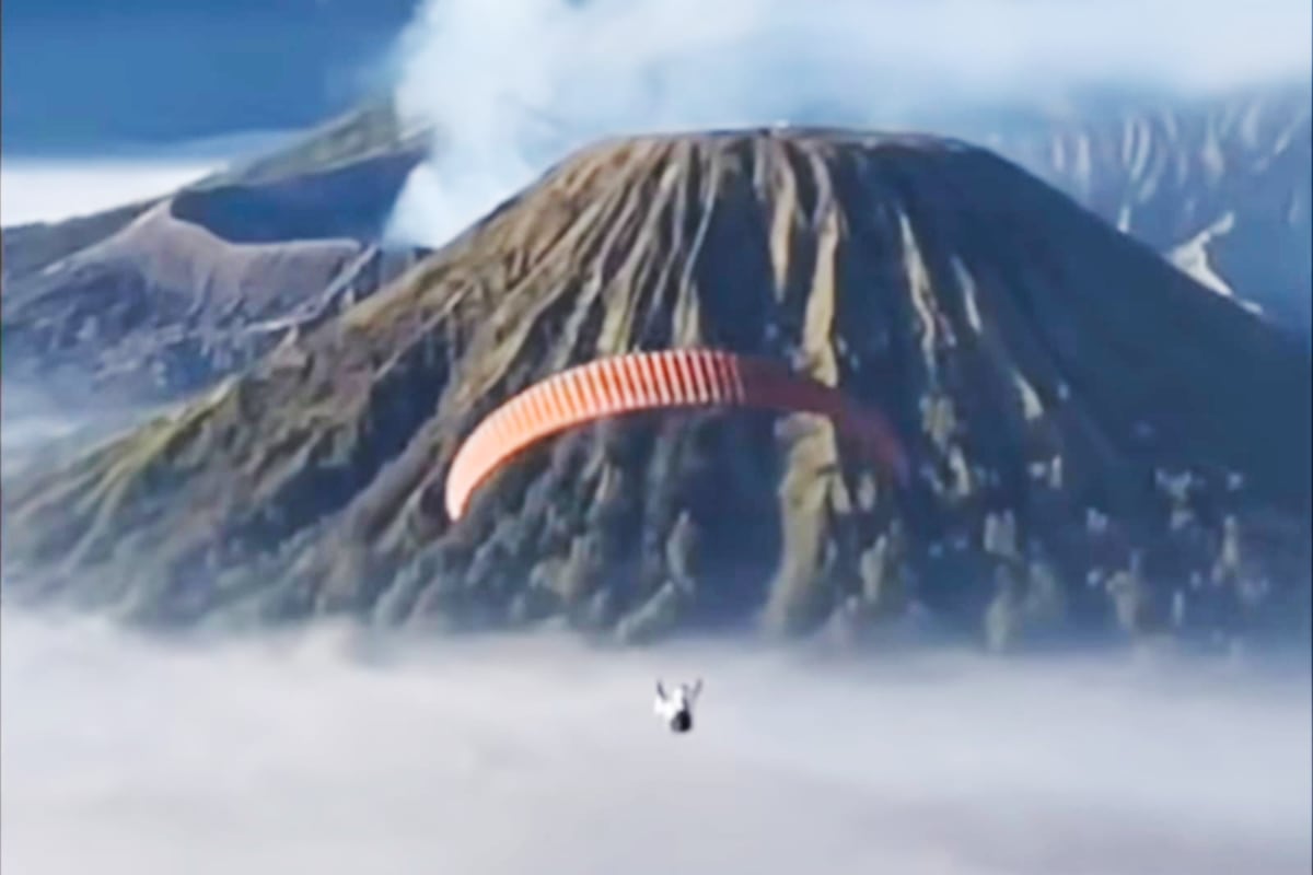 Viral di Medsos Paralayang Gunung Bromo, BB TNBTS Sebut Pelanggaran di Kawasan Sakral