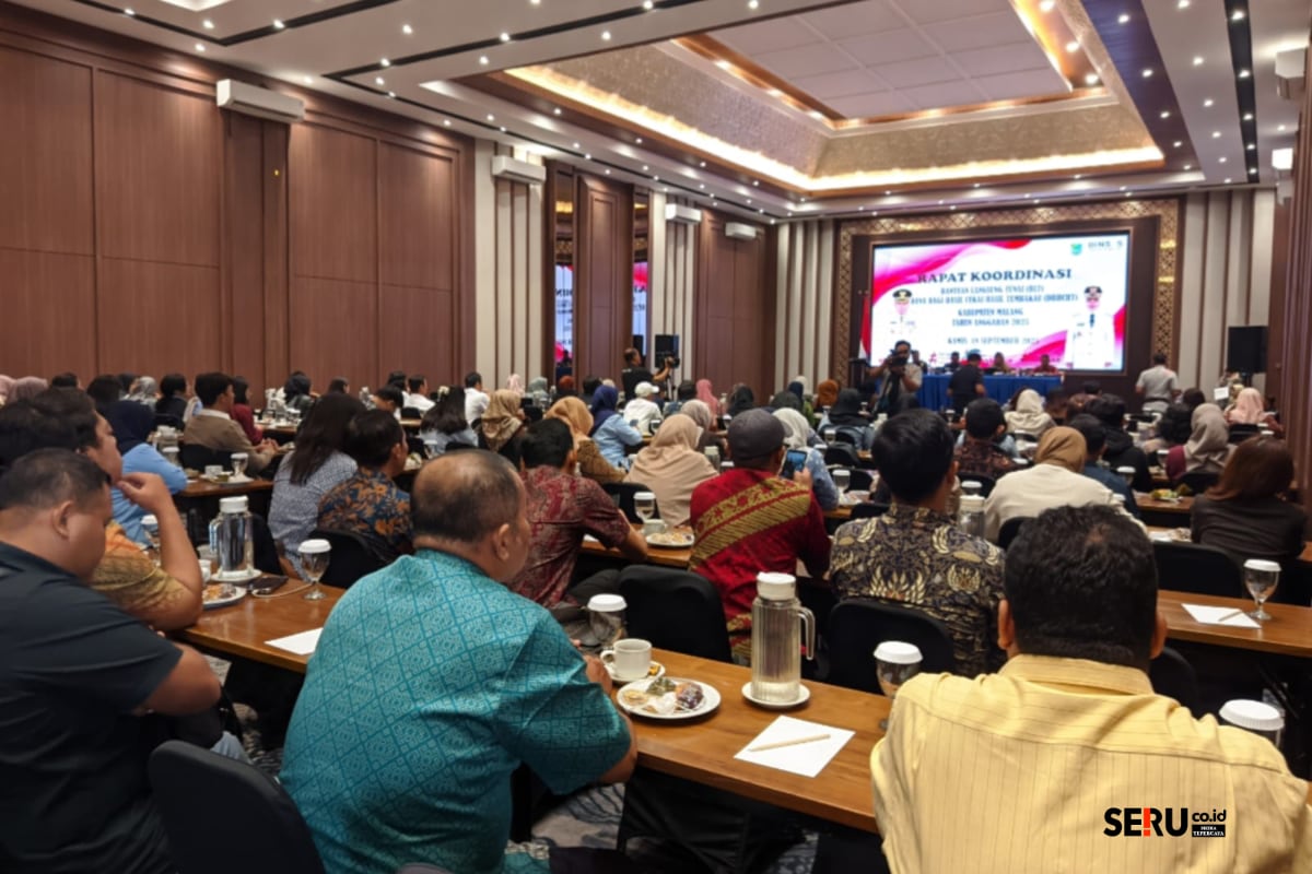 Penerima BLT DBHCHT Kabupaten Malang menyimak pemaparan mekanisme pencairan. (Wul)