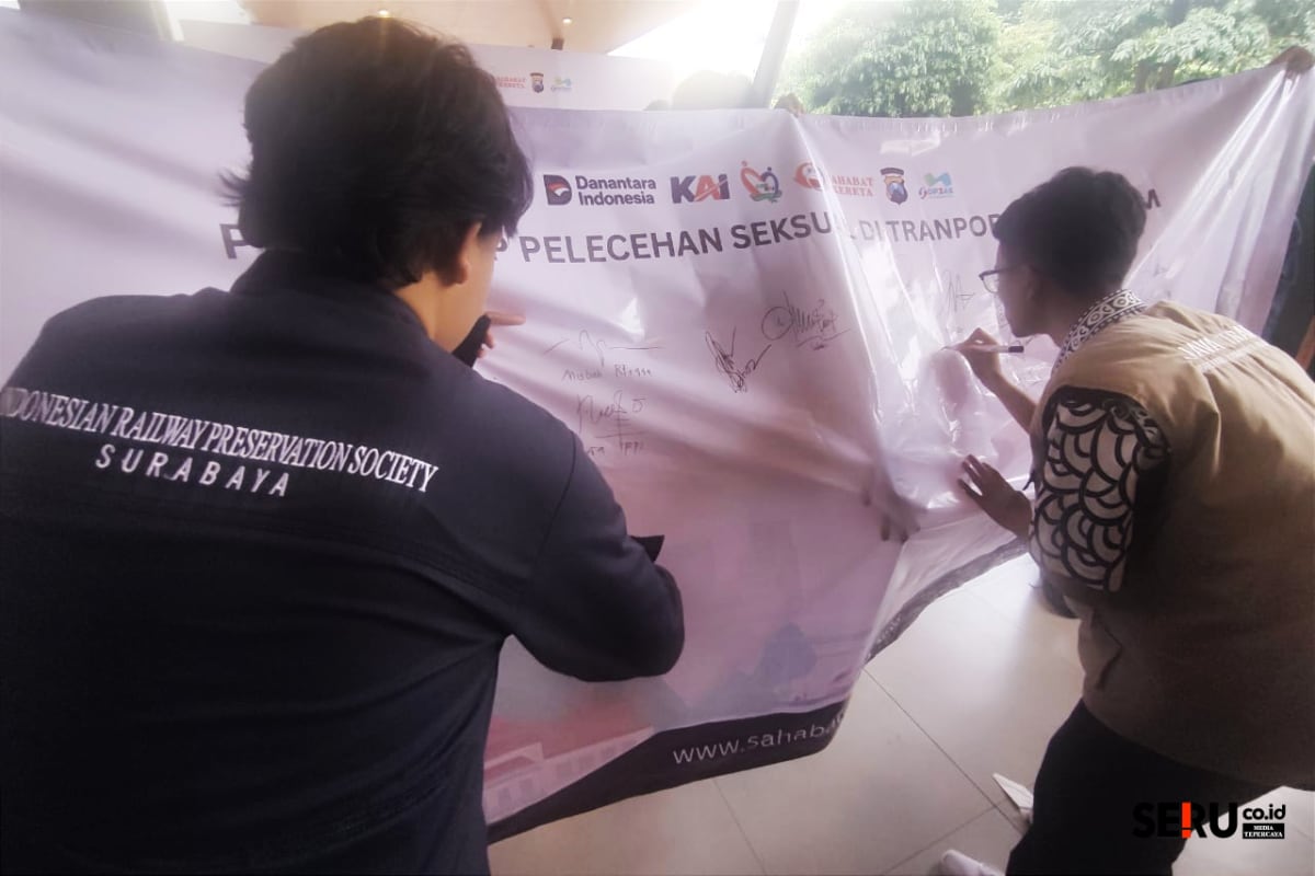 Penandatanganan Petisi Stop Pelecehan Seksual di Transformasi Umum dari berbagai komunitas pecinta kereta api. (rhd)