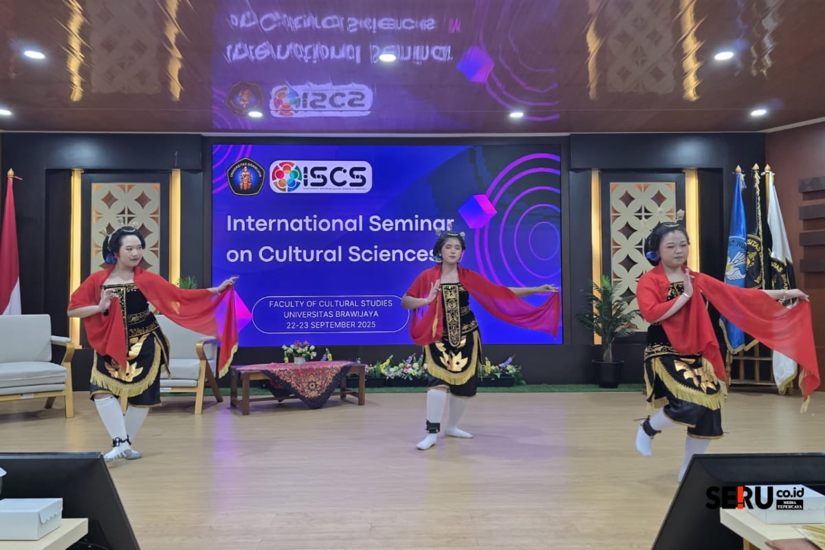 ISCS IV FIB UB Dorong Kolaborasi Global Lewat Kajian Komparatif Lintas Budaya 1 Tari Beskalan mengiringi pembukaan seminar ISCS IV sebagai kajian lintas budaya dan seni. (bas)