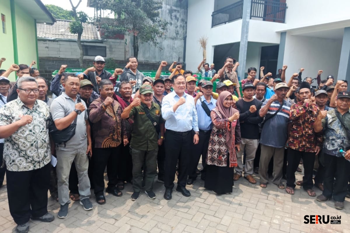 Foto bersama DTPHP Kabupaten Malang dengan perwakilan 47 poktan tembakau DTPHP Kabupaten Malang Berikan Puluhan Alsintan Rp1,3 Miliar untuk 47 Poktan Tembakau