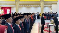 Bupati Jember melakukan penandatanganan dalam pelantikan-pergeseran Pejabat Eselon III dan IV. (sgt)