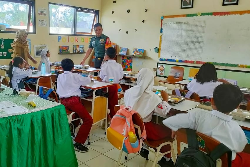 Babinsa Klojen Pendampingan Distribusi MBG di Bareng