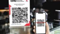Ilustrasi scan barcode QRIS Mengenal Beragam Produk QRIS dan Tip Transaksi Aman