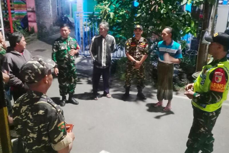 Koramil Sukun gandeng Banser dan Linmas patroli gabungan cegah gangguan kamtibmas. (ist) Koramil Sukun Gandeng Banser dan Linmas Patroli Gabungan Cegah Gangguan Kamtibmas