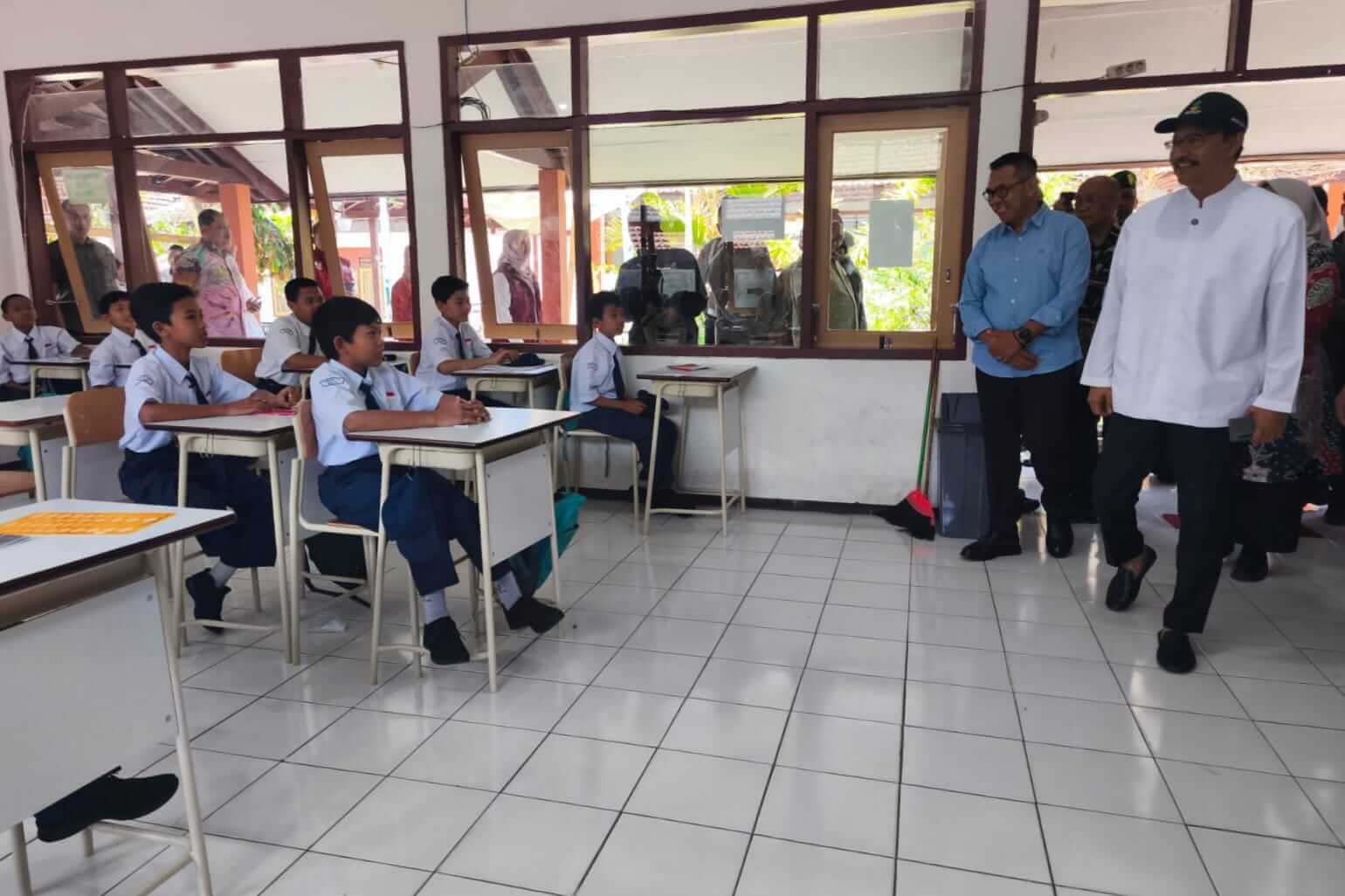 Kunjungi SRMP Batu, Mensos Gus Ipul Apresiasi Sarana Prasarana Lengkap dan Memadai