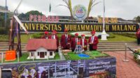 Menyalakan turbin kincir angin simbolis pembukaan Pesmaba UMM Gen 25 bertemakan ‘Ketahanan Pangan dan Energi Negeri'. (rhd (1) Keunikan Pesmaba UMM, dari Flashlight Mob hingga Generasi Ketahanan Pangan dan Energi