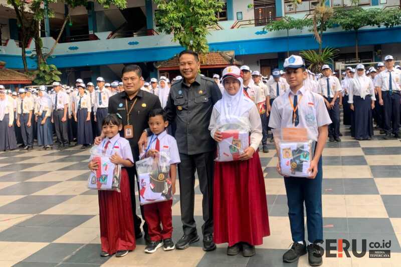Pemkot Malang Pastikan Seragam Gratis Berlanjut 2026, Meski Transfer ke Daerah Dipangkas