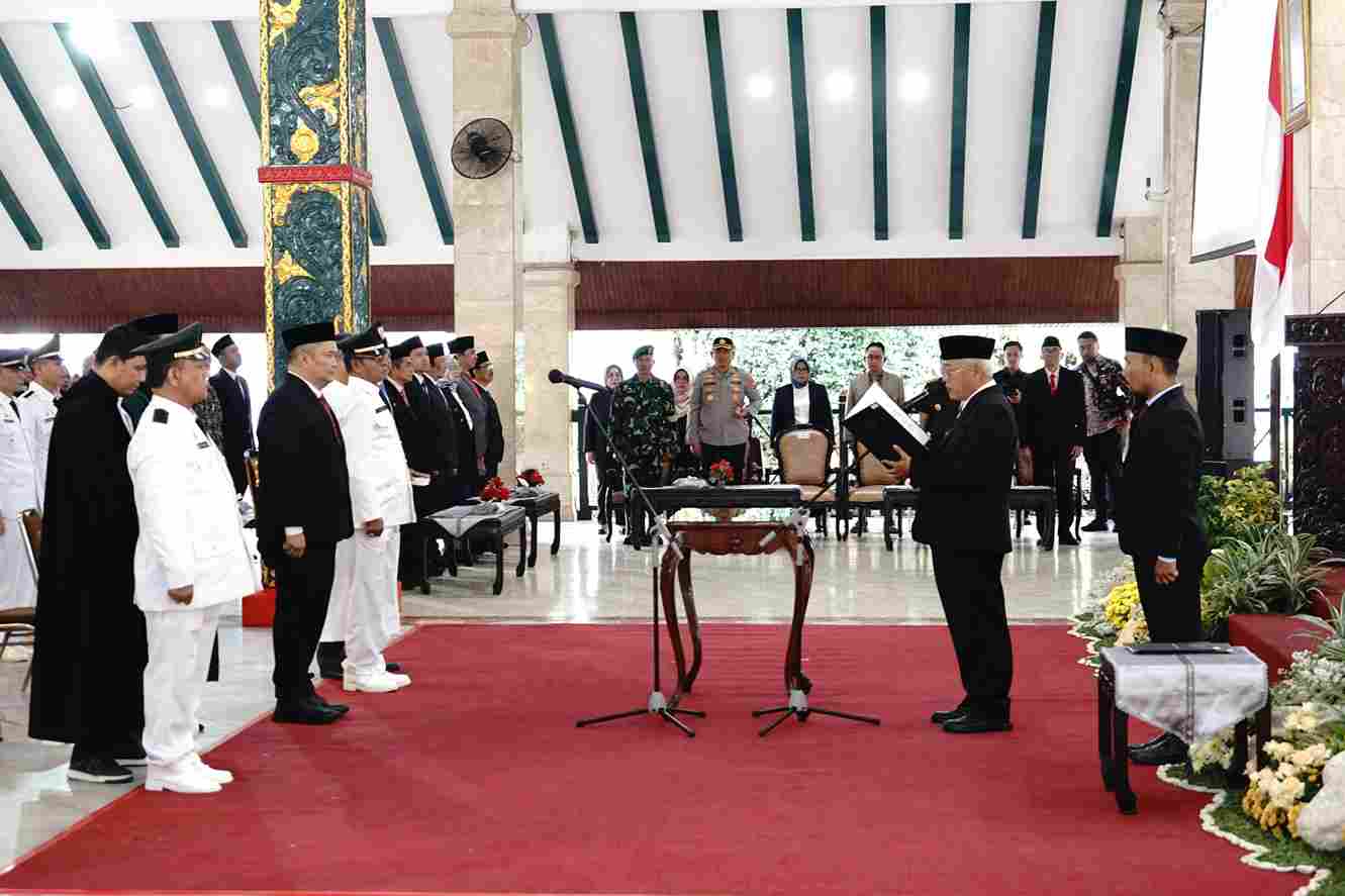 Proses pelantikan sekda baru dan beberapa pejabat lainnya. (ist_11zon Bupati Malang Lantik Budiar Sebagai Sekda Baru, Targetkan Penurunan Kemiskinan