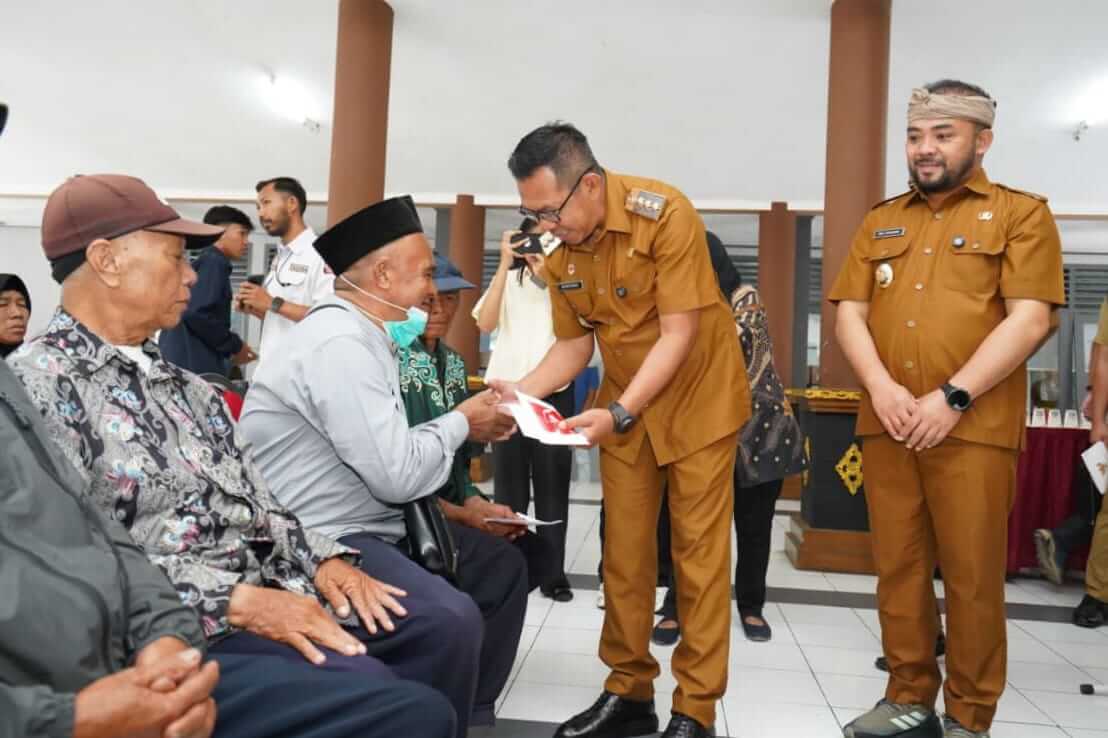 322 Keluarga di Kecamatan Bumiaji Dapat Giliran Bantuan PKH Plus Tahap III
